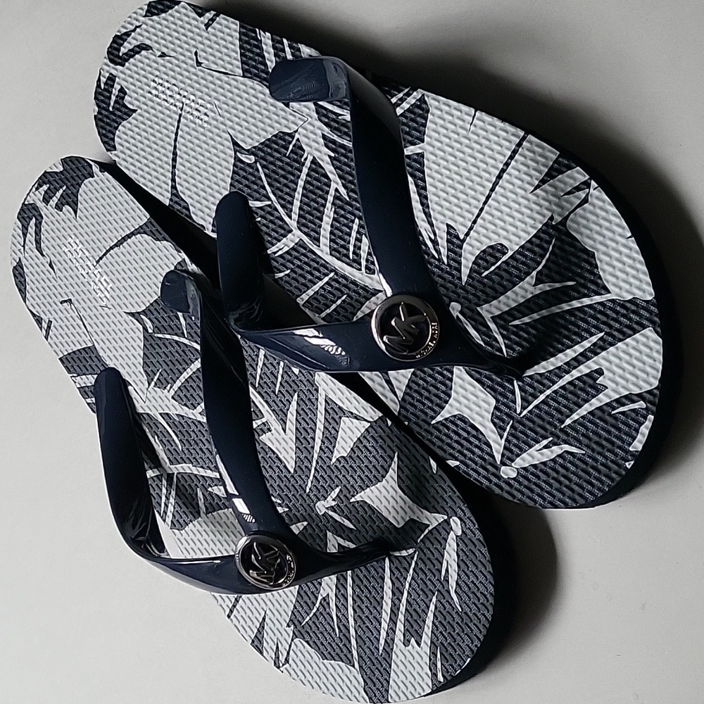 Michael Kors Jinx flip flops Sandals Wonens Size 8 9 10 11 Navy Floral